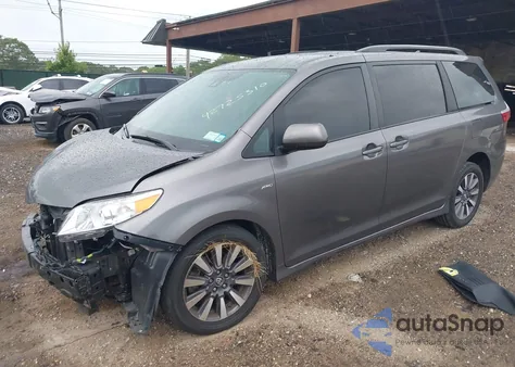 2018 Toyota Sienna Le 7 Passenger z USA, uszkodzony, nr VIN 5TDJZ3DC4JS207649